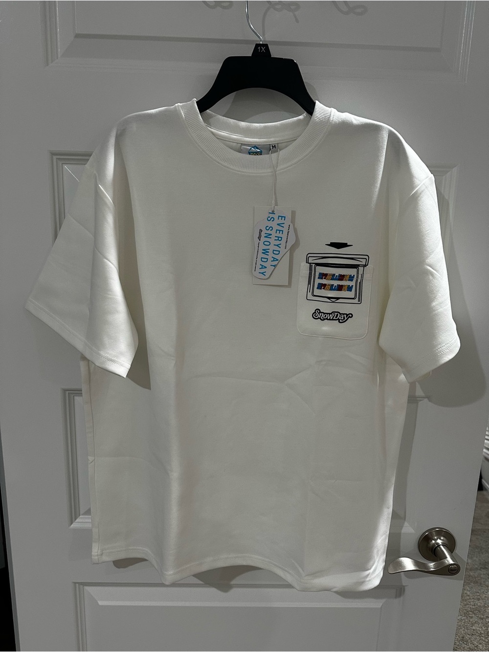 Men’s White Graphic Pocket T-Shirt/Sweatshirt, Size Medium